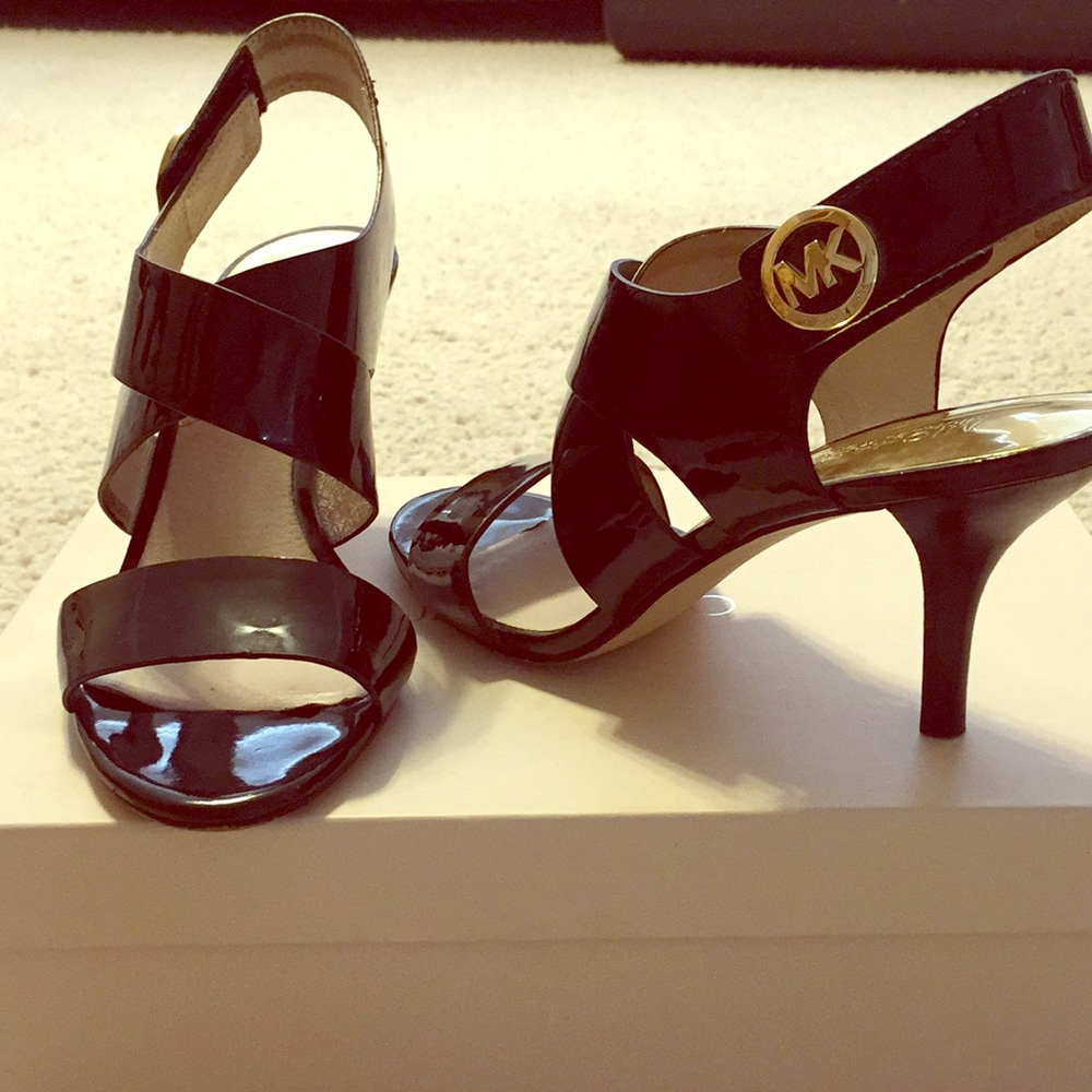 Michael Kors Black Patent Size 7 Strappy Sandals
